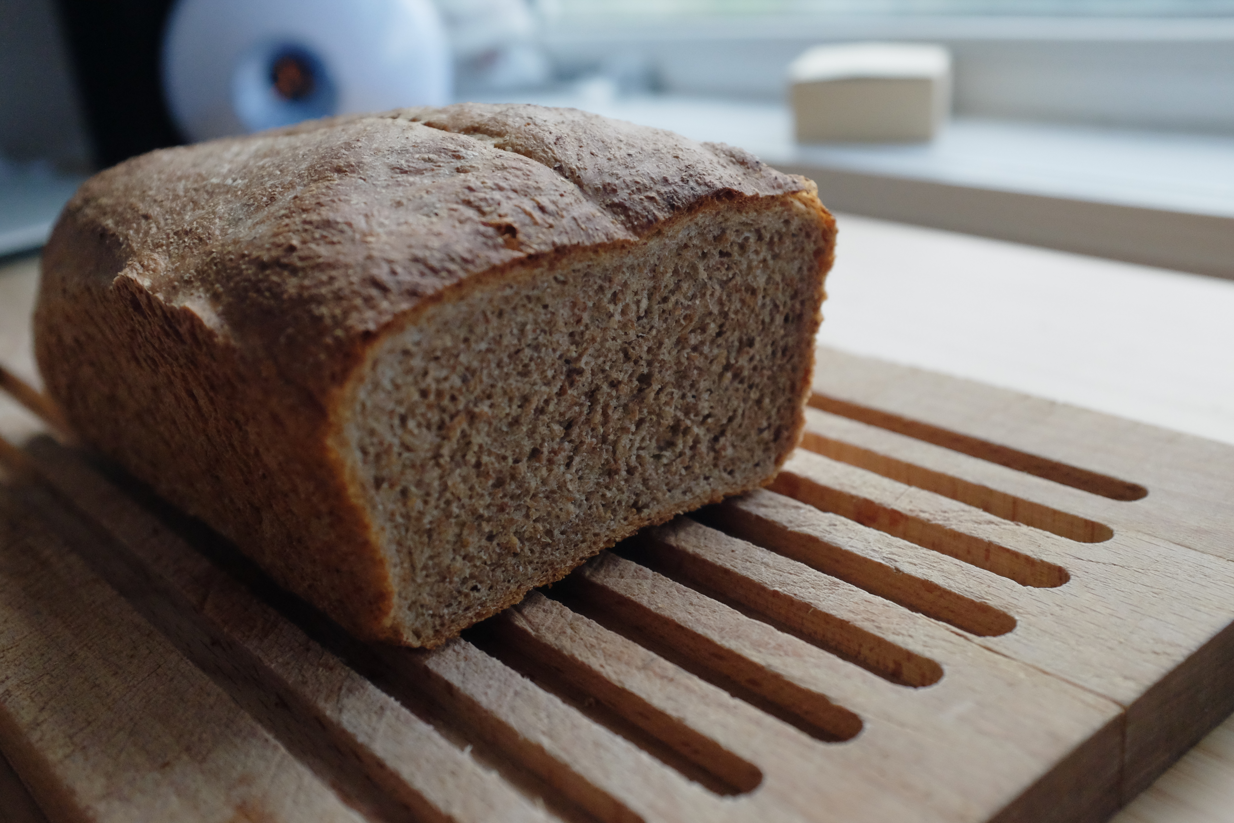 An image of a bread called “Hartog Volkoren”